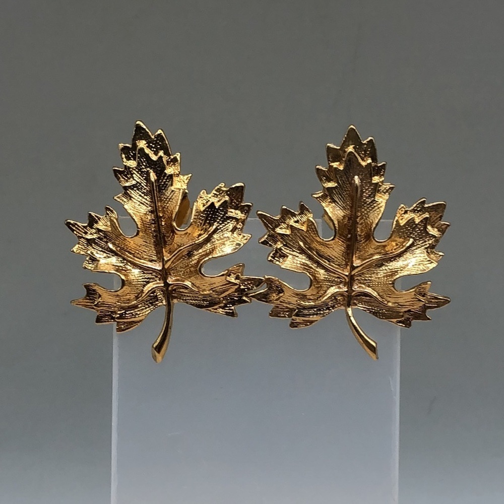 Vintage Avon Maple Leaf Earrings Gold Tone Costume Statement Style